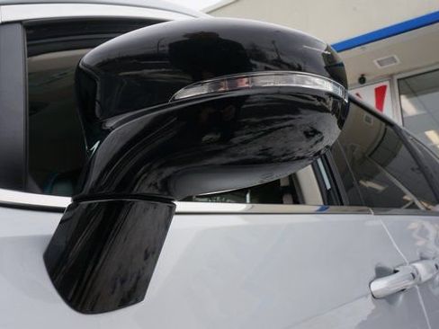 Used 2024 Chrysler Pacifica Touring-L image 78