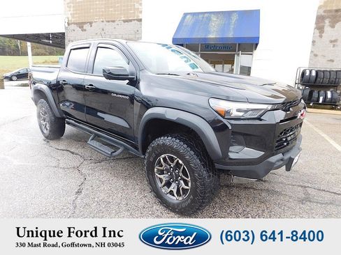 Used 2024 Chevrolet Colorado ZR2 w/ ZR2 Convenience Package III AWD/4WD image 2