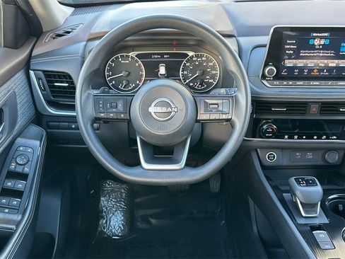 Used 2023 Nissan Rogue SV image 16