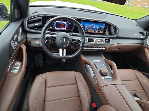 Used 2024 Mercedes-Benz GLS 450 4MATIC image 9