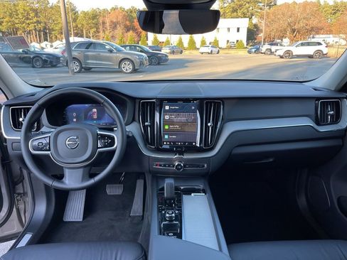Used 2025 Volvo XC60 B5 Plus image 8