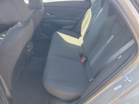 Used 2025 Hyundai Elantra Hybrid FWD image 23