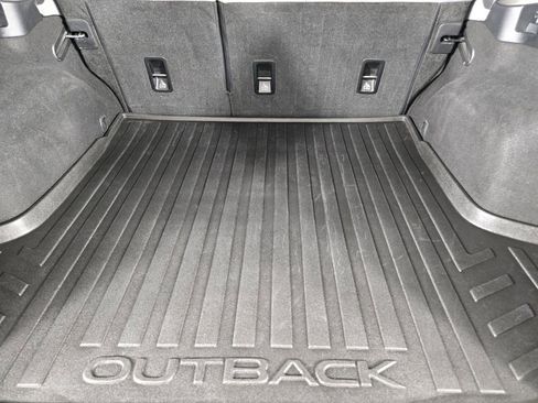 Used 2019 Subaru Outback 3.6R Limited AWD/4WD image 36