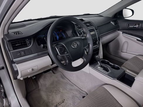Used 2012 Toyota Camry LE image 9