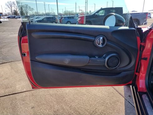 Used 2019 MINI Cooper 2-Door Hardtop image 9