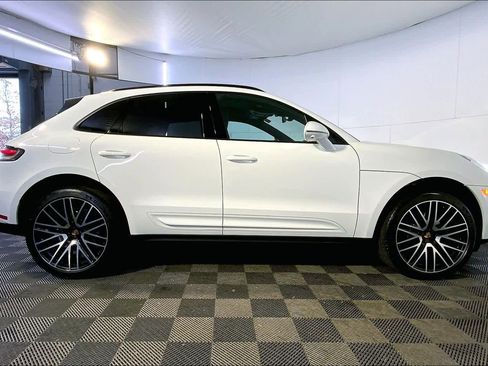 Used 2025 Porsche Macan image 8