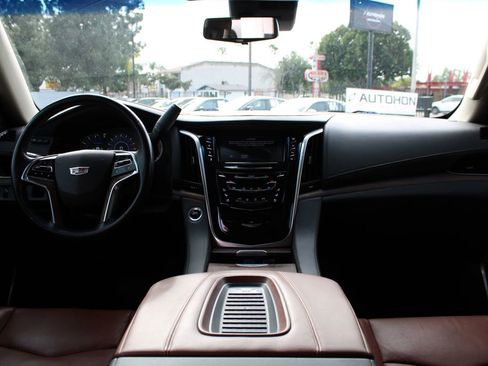 Used 2019 Cadillac Escalade Luxury image 34