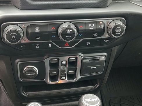 Used 2020 Jeep Wrangler Unlimited Sahara AWD/4WD image 17