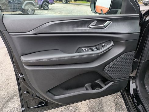 New 2025 Jeep Grand Cherokee Laredo X image 11