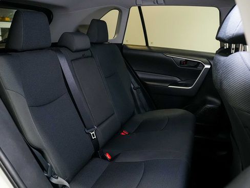 Used 2020 Toyota RAV4 LE FWD image 18