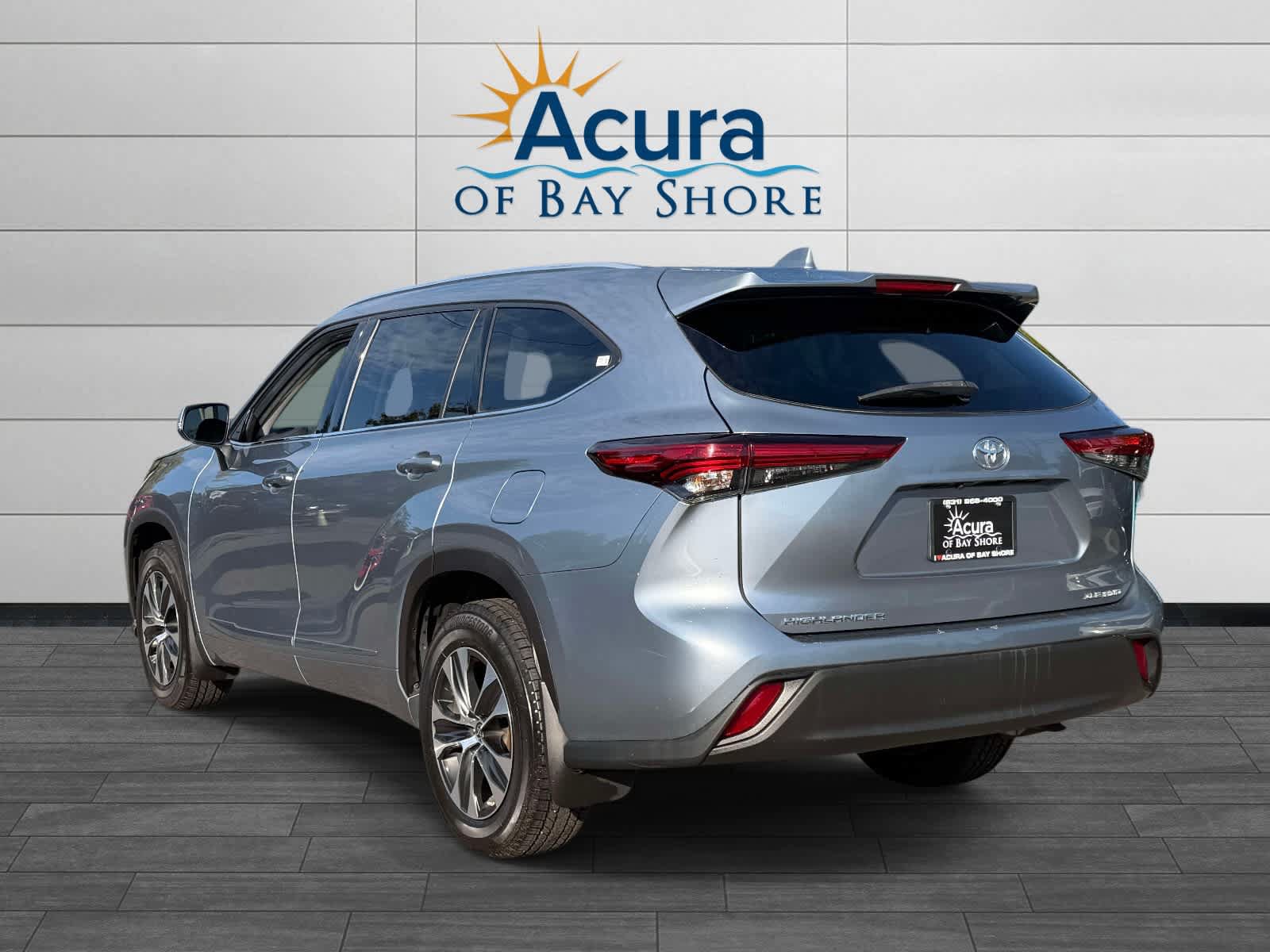 Used 2020 Toyota Highlander XLE AWD/4WD image 5