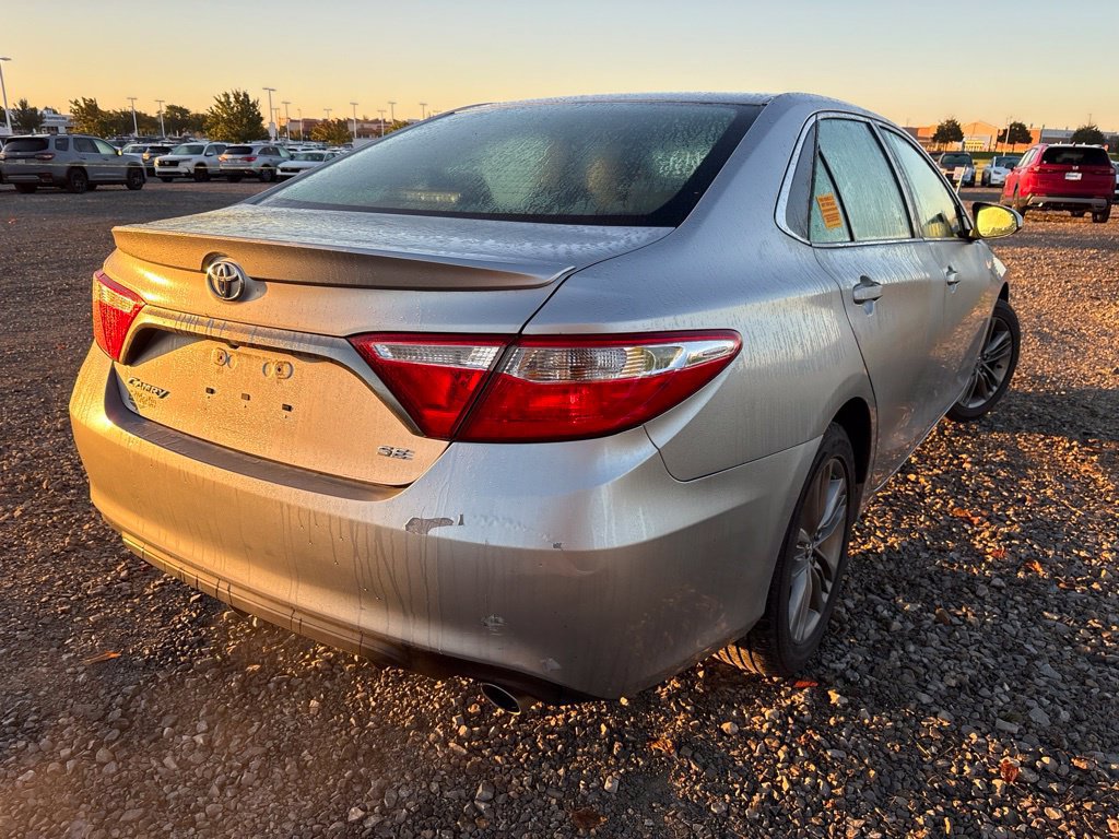 Used 2015 Toyota Camry SE w/ Moonroof Package FWD image 10