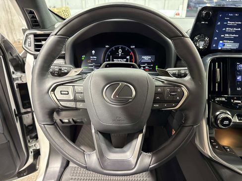 Certified 2025 Lexus LX 700h Luxury image 29
