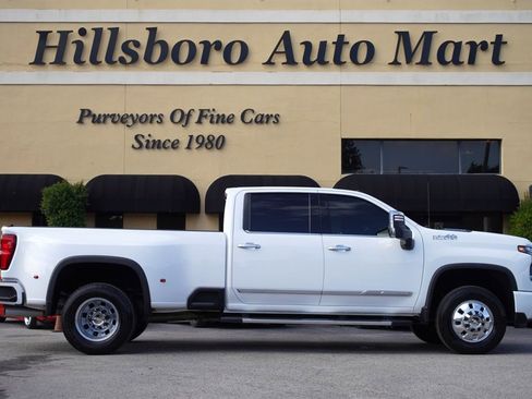Used 2024 Chevrolet Silverado 3500 High Country w/ Technology Package image 4