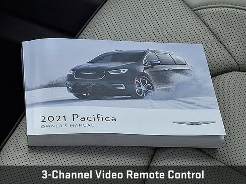 Used 2021 Chrysler Pacifica Limited w/ Uconnect Theater Family Group FWD image 31