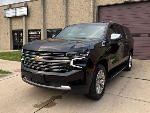 Used 2023 Chevrolet Suburban Premier AWD/4WD image 3