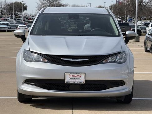 Used 2023 Chrysler Voyager LX image 7