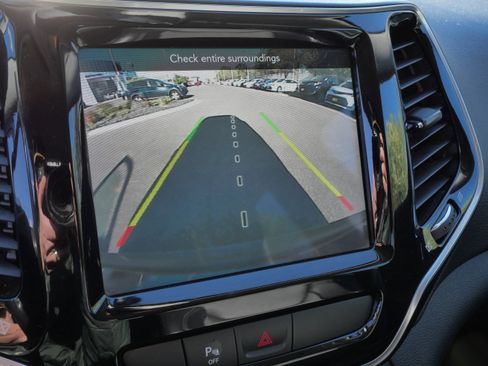 Used 2019 Jeep Cherokee Limited AWD/4WD image 32