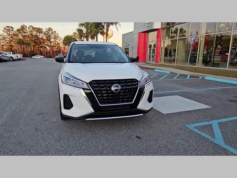 Used 2022 Nissan Kicks S image 20