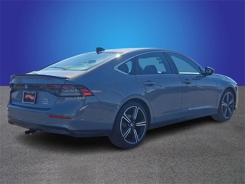 Used 2025 Honda Accord Sport image 4