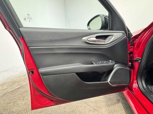 Used 2020 Alfa Romeo Giulia w/ Quick Order Package 22K Sport RWD image 17