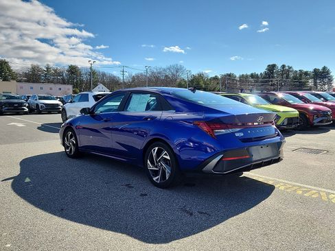 Used 2024 Hyundai Elantra Limited FWD image 5