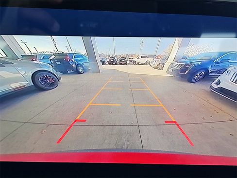 New 2025 Chevrolet Traverse LT w/ Midnight/Sport Edition image 25