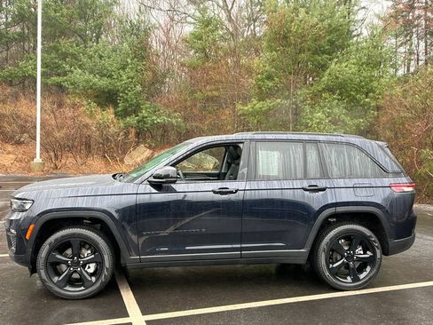 Used 2024 Jeep Grand Cherokee Limited w/ Black Appearance Package image 2