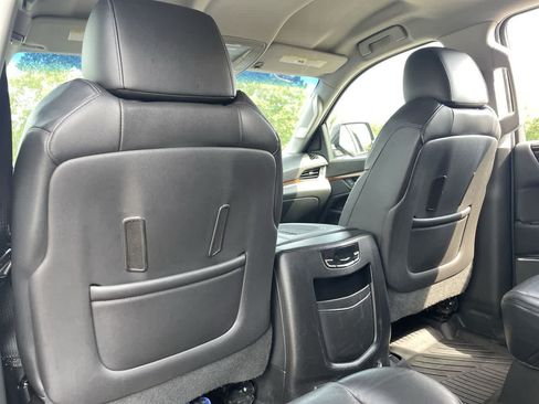 Used 2018 Cadillac Escalade ESV 4WD image 21