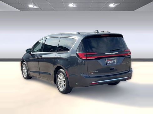 Used 2021 Chrysler Pacifica Touring-L image 3