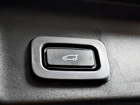 Used 2020 Land Rover Range Rover Evoque SE image 12