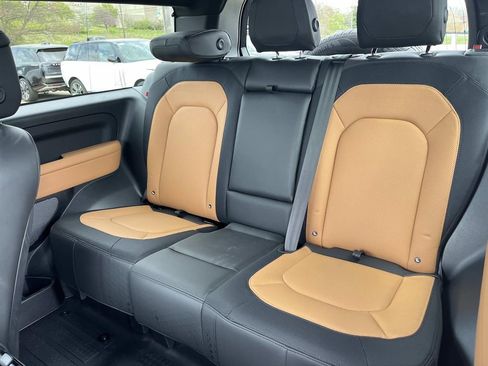 Certified 2024 Land Rover Defender 90 X-Dynamic SE AWD/4WD image 11