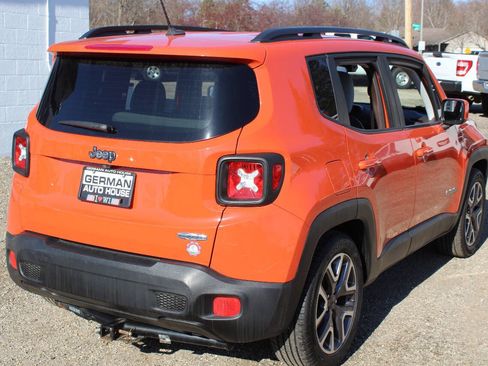 Used 2016 Jeep Renegade Latitude w/ Cold Weather Group FWD image 5