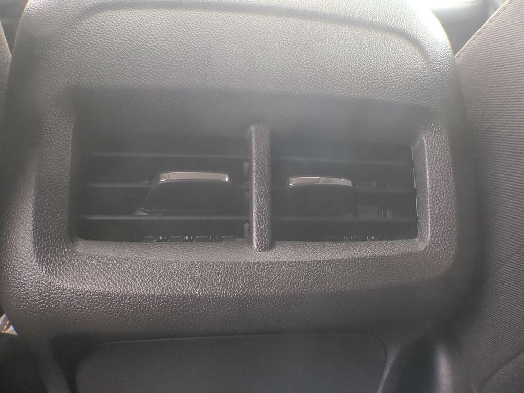 Used 2023 Chevrolet Equinox LT FWD image 21
