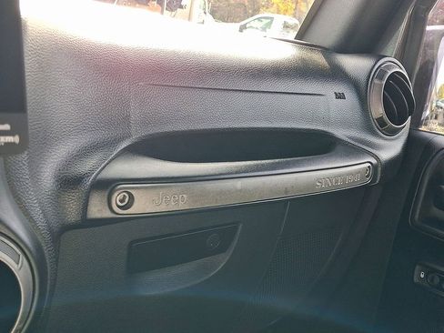 Used 2018 Jeep Wrangler Unlimited Sport S AWD/4WD image 27