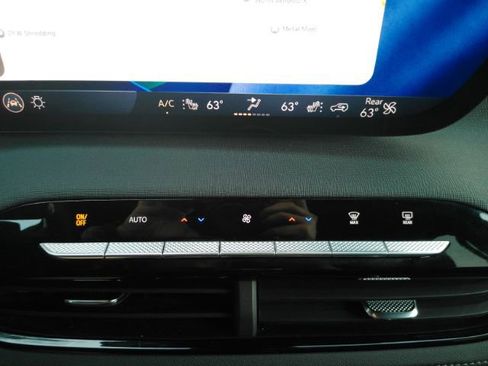 Used 2025 Buick Enclave Preferred image 45