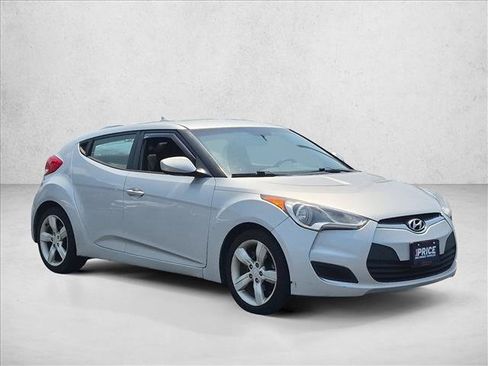 Used 2012 Hyundai Veloster FWD image 3