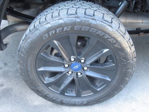 Used 2019 Ford F150 XLT w/ Equipment Group 302A Luxury AWD/4WD image 11