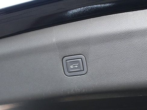 Used 2023 Buick Enclave Essence image 14