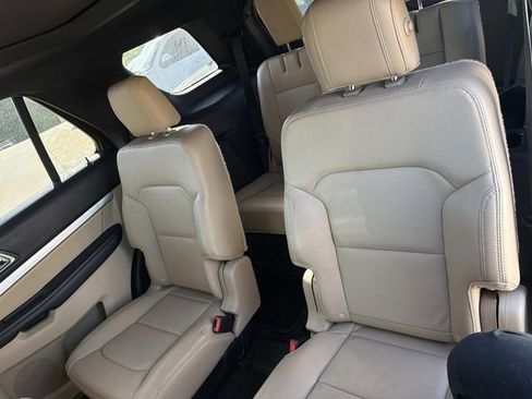 Used 2025 Volkswagen Taos SEL image 14