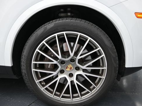 Certified 2022 Porsche Cayenne Platinum Edition AWD/4WD image 20