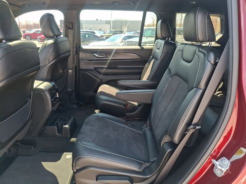 Used 2023 Jeep Grand Cherokee L Laredo AWD/4WD image 10