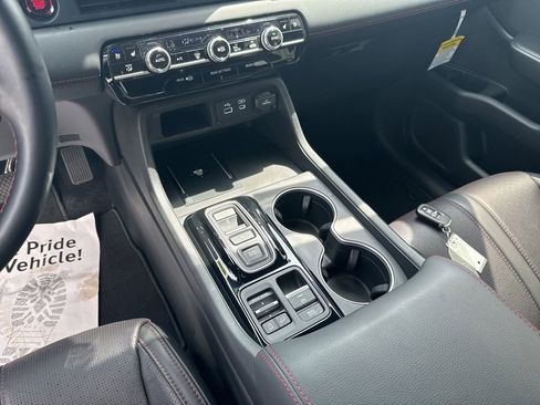 Certified 2025 Honda Pilot Black Edition image 27