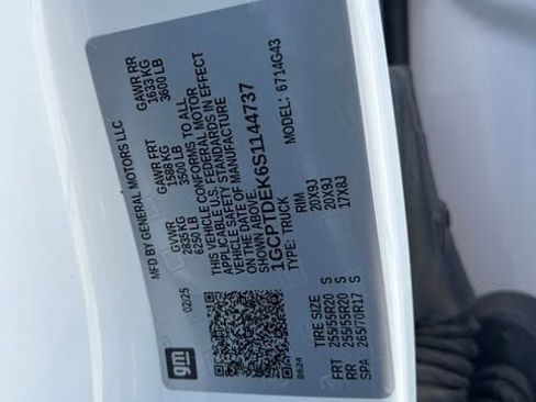 Used 2025 Chevrolet Colorado Z71 w/ Technology Package image 31