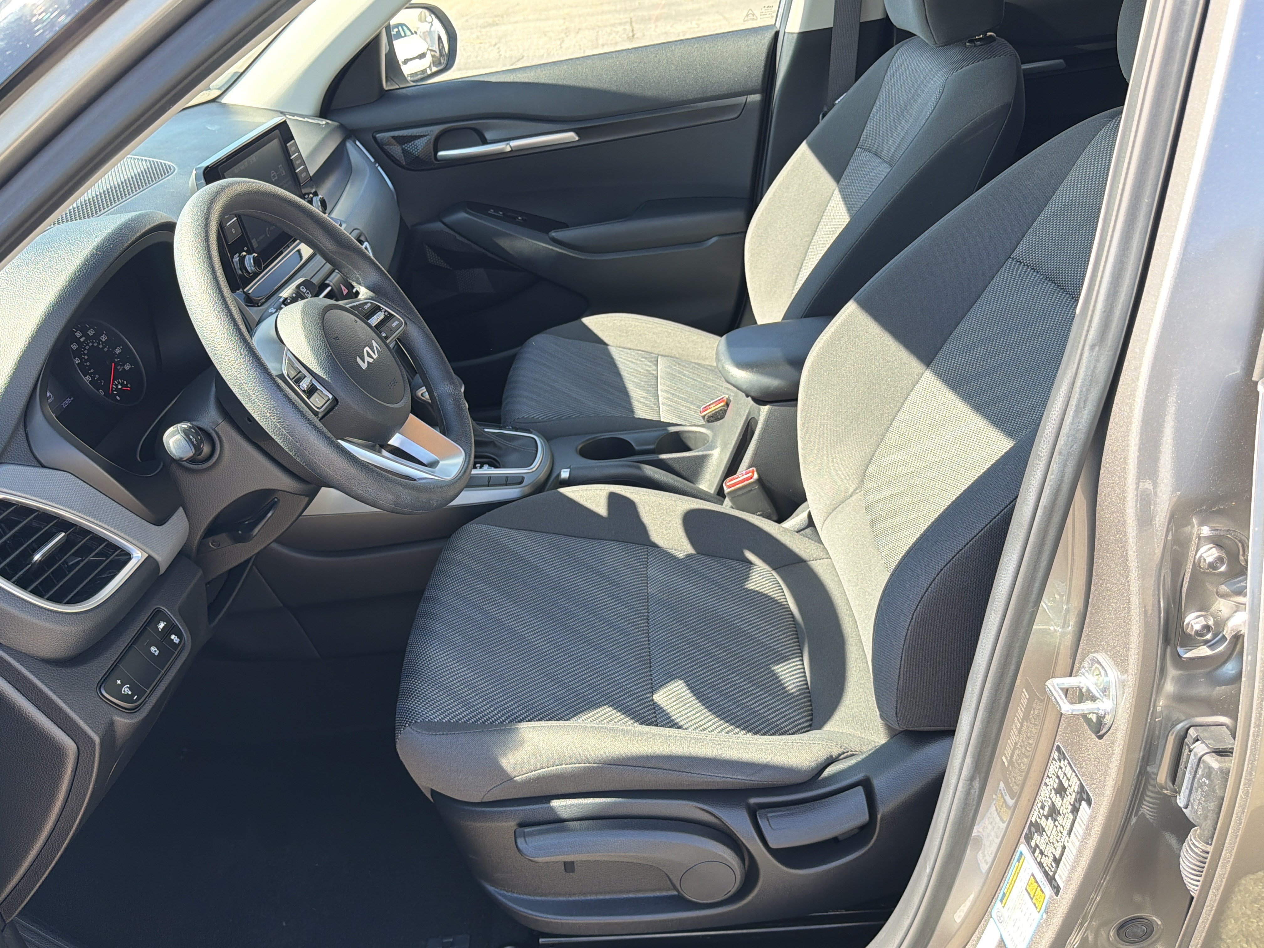 Used 2022 Kia Seltos LX AWD/4WD image 9