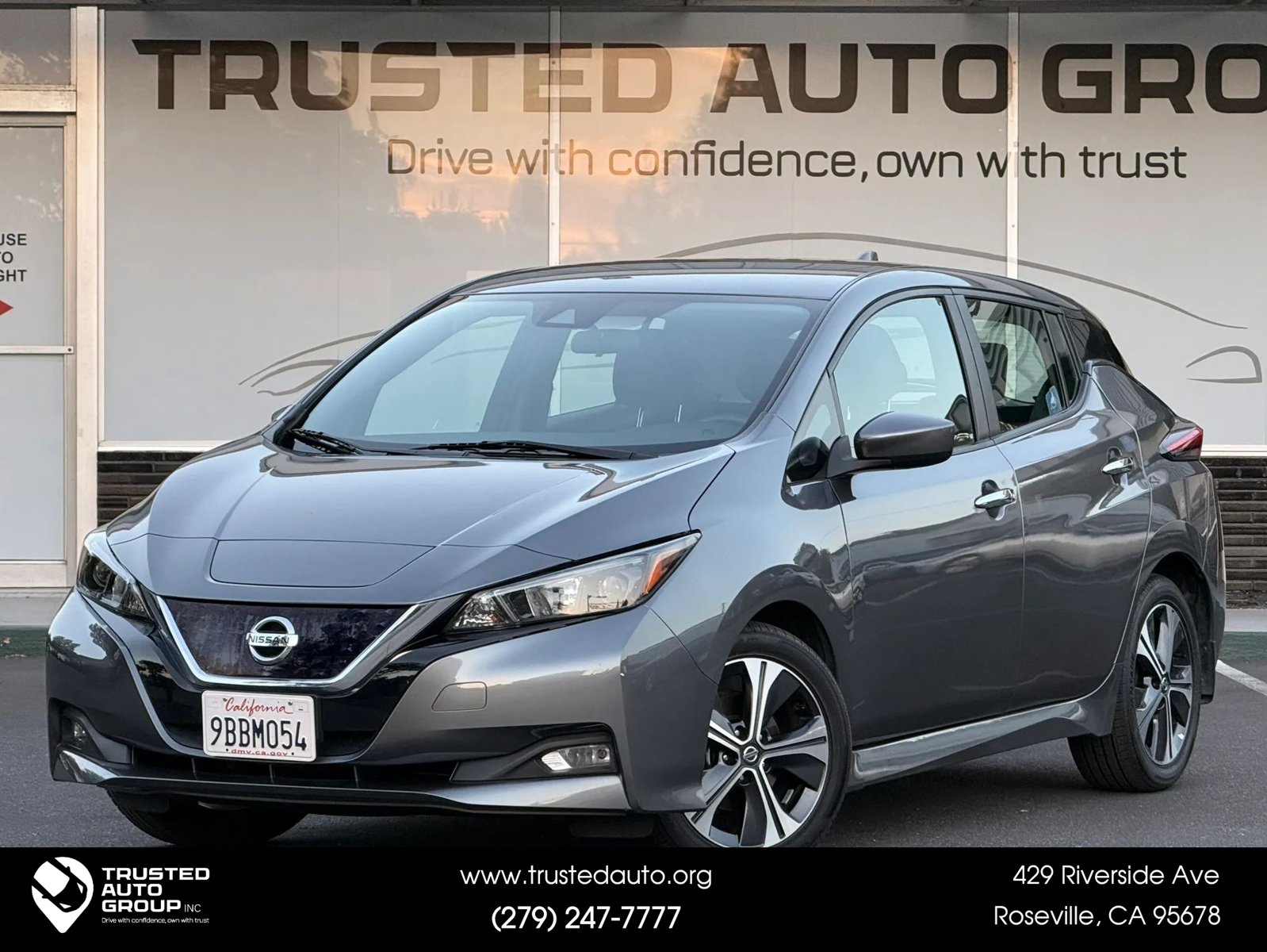 Used 2021 Nissan Leaf SV FWD image 1