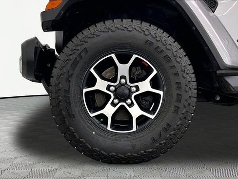 Used 2020 Jeep Gladiator Overland AWD/4WD image 9