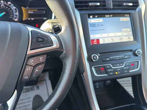 Used 2017 Ford Fusion SE w/ Fusion SE Technology Package image 46