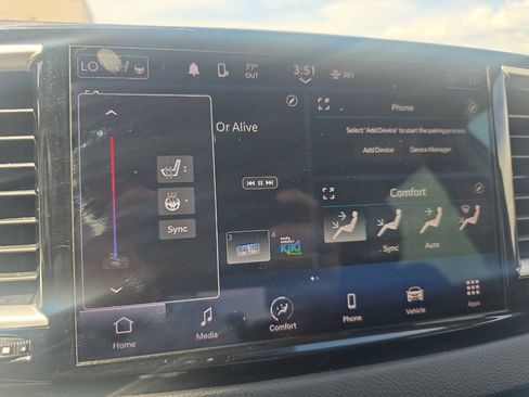 Used 2023 Chrysler Pacifica Touring-L FWD image 14