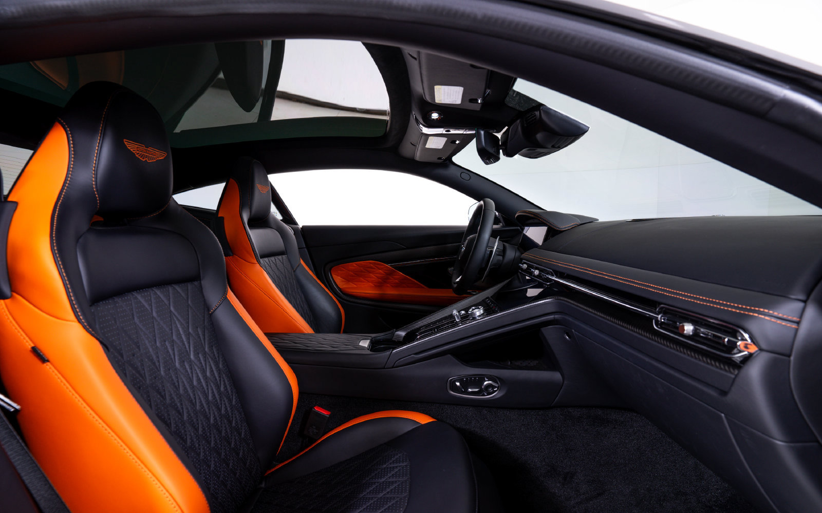 Used 2025 Aston Martin DB12 Coupe RWD image 21